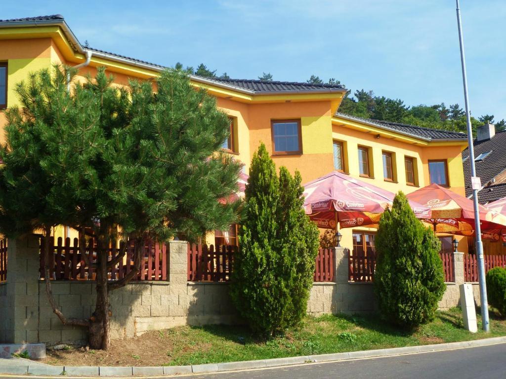 Hotel Pohadka モスト エクステリア 写真