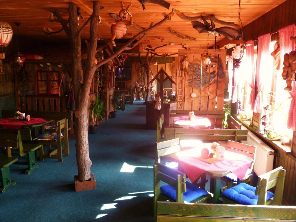 Hotel Pohadka モスト エクステリア 写真